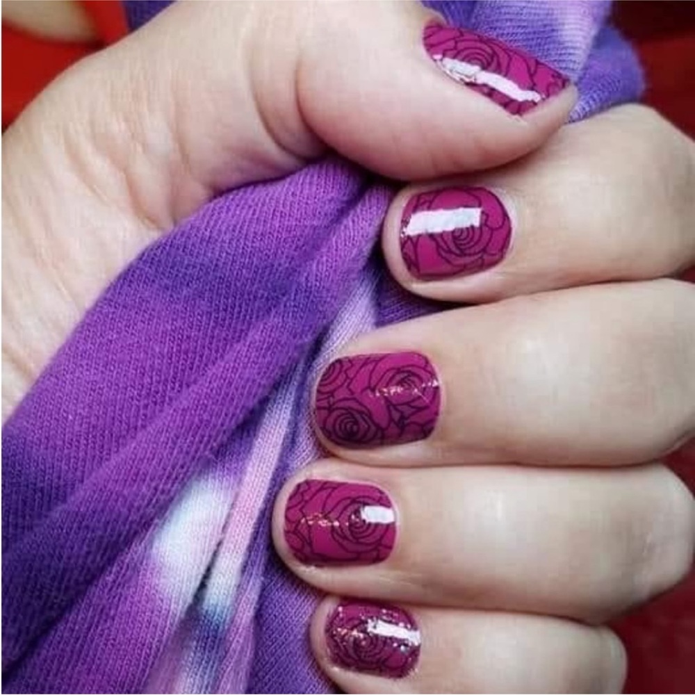 *Retired* Color Street: Rose Goes | Floral Pink Valentine’s Day Berry Fall - Picture 9 of 12